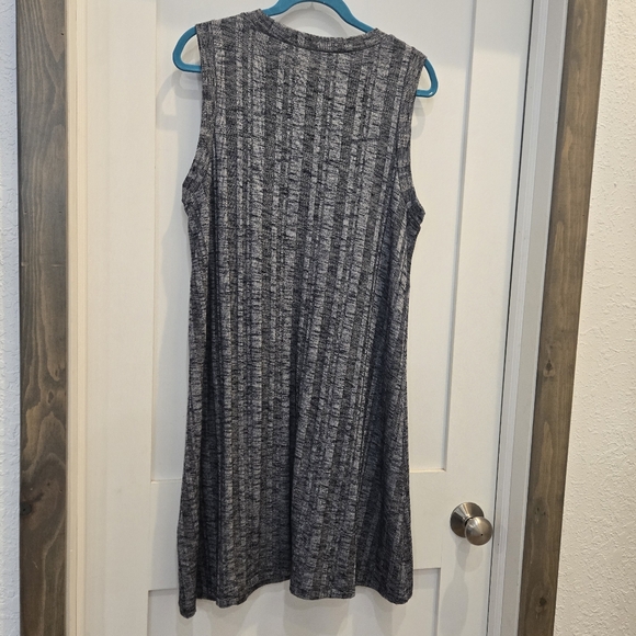 Gap Sleeveless Panel Midi Dress - Picture 6 of 6
